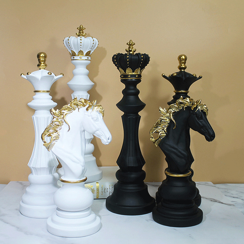 Queen Art Craft - Nowe nordyckie figury szachowe Król War